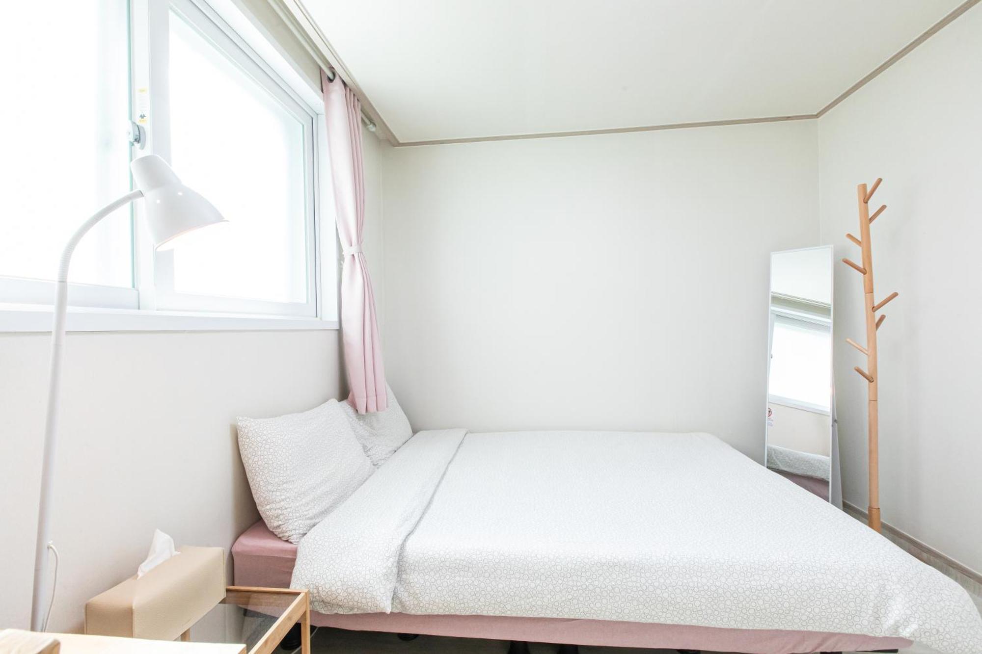 Laon House Yeonnam Apartment *