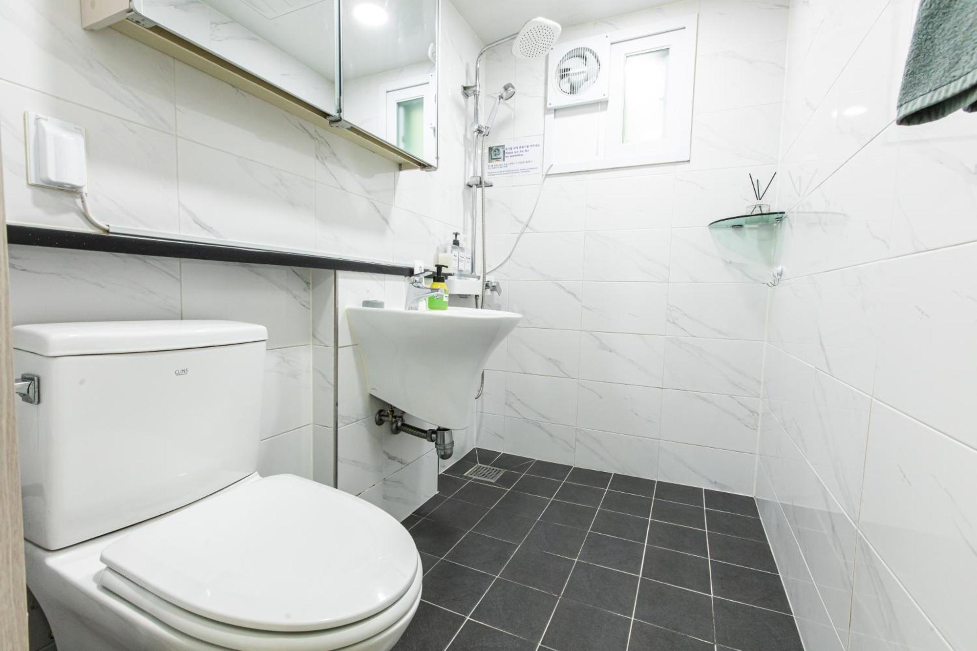 Laon House Yeonnam Apartment Seoul
